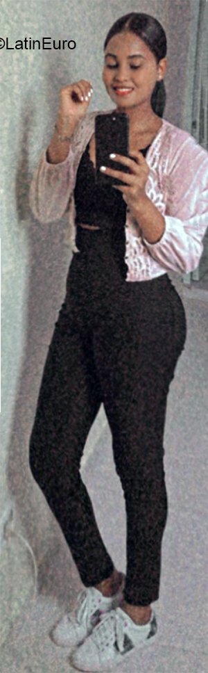 Date this gorgeous Dominican Republic girl Yoha from Santo Domingo DO40066