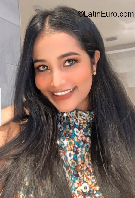 Date this voluptuous Guatemala girl Vilma from Tegucigalpa GA23