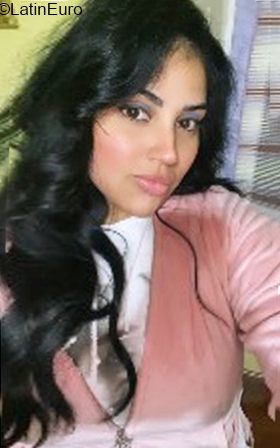 Date this nice looking Italy girl Luna from Roma IT353