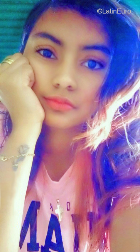 Date this cute Venezuela girl Alejandra from Valencia VE4025