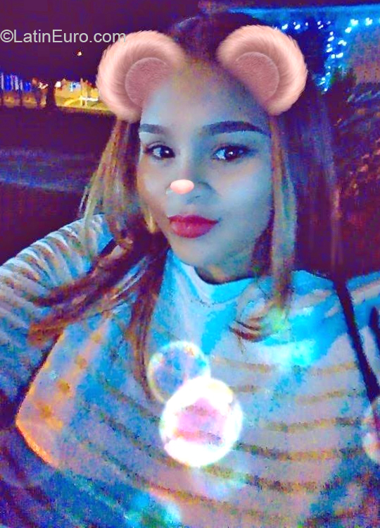 Date this voluptuous Dominican Republic girl Carolyn from Santo Domingo DO40110