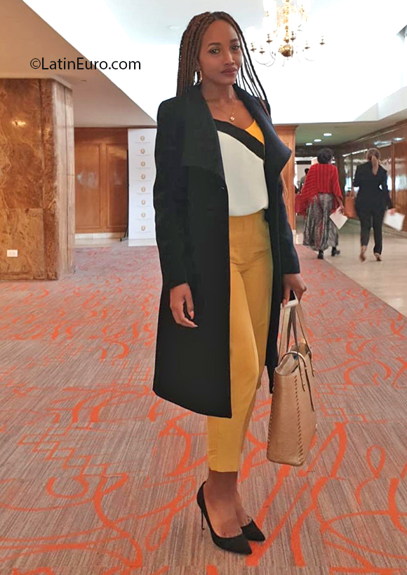 Date this voluptuous Colombia girl Mel from Medellin CO30701