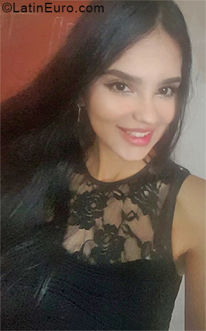 Date this georgeous Venezuela girl Karmen from Merida VE4178