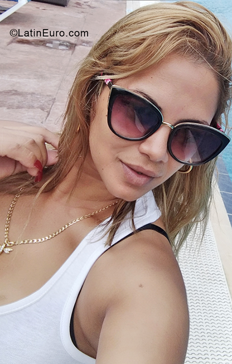 Date this gorgeous Cuba girl Lia from  CU787