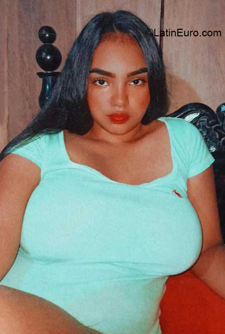 Date this pretty Colombia girl Dakota from Medellín CO31229