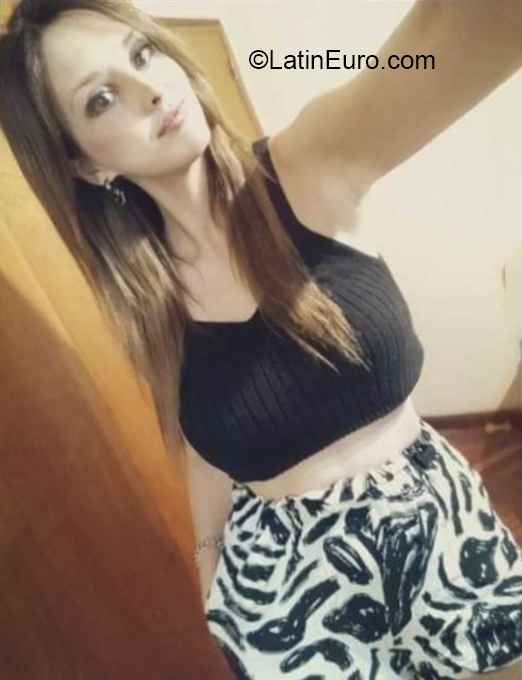 Date this funny Argentina girl Agustina from Tucuman AR816