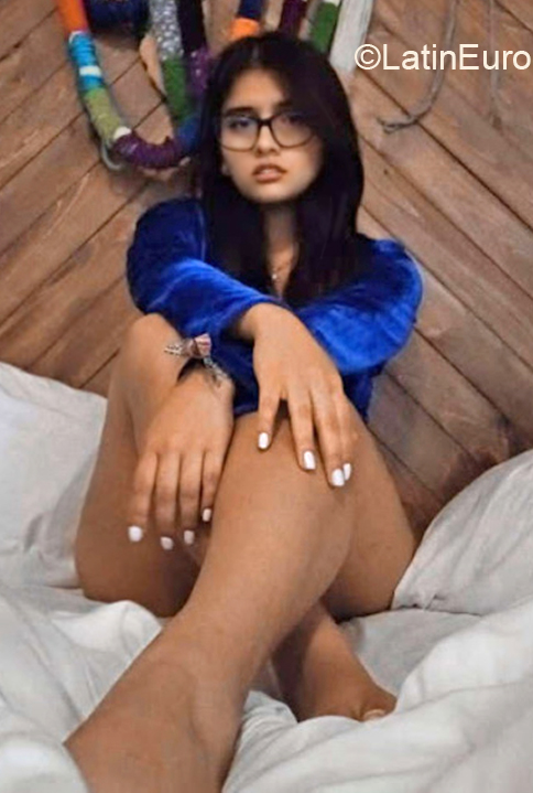 Date this tall Peru girl Valeria from Lima PE1920