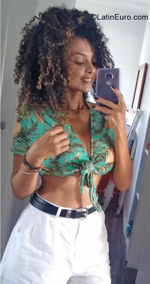 Date this fun Brazil girl Maria from Brasilia BR11442