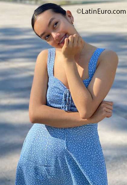 Date this attractive Mexico girl Laura from Mexico City MX2480