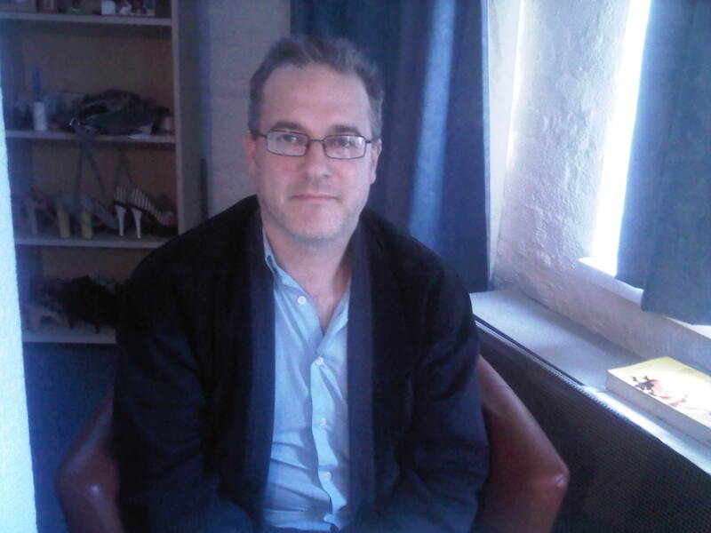 Date this funny Belgium man Interpreter from Gent BE142