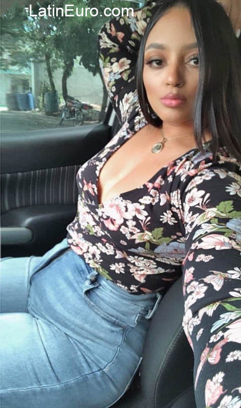 Date this voluptuous Dominican Republic girl Luisa from La Vega DO40216