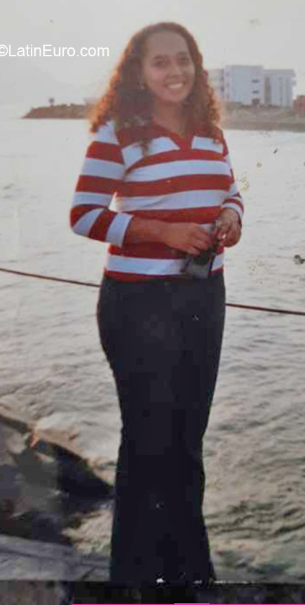 Date this attractive Peru girl Cinthia from Lima PE1927