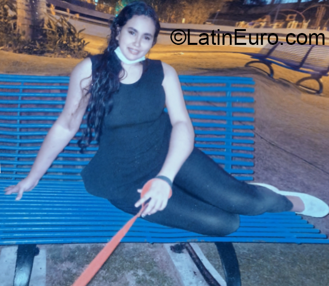 Date this happy Panama girl Patricia from Panamá PA1302