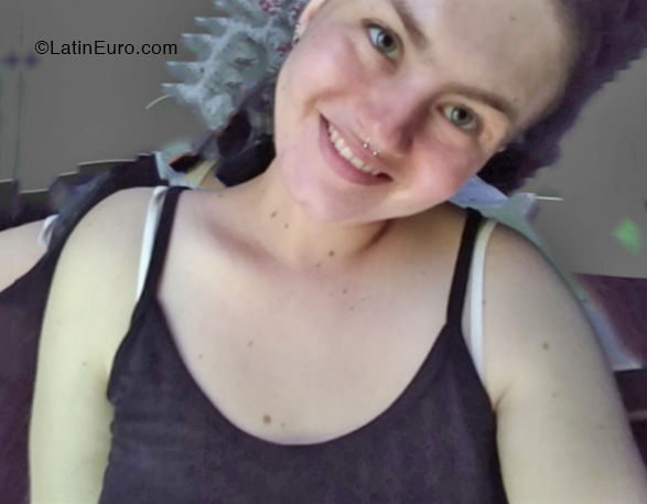 Date this happy Brazil girl Lyla from Santa Catarina BR11471