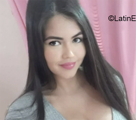 Date this hot Cuba girl Danilka from Holguin CU840