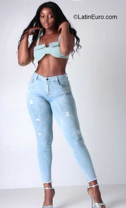 Date this voluptuous Colombia girl Alexandra from Cali CO30958