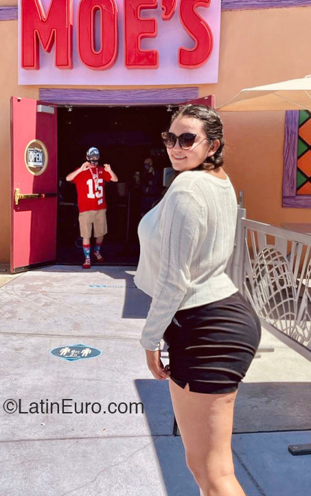 Date this voluptuous Colombia girl Carolina from Bucaramanga CO31020