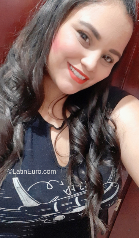 Date this voluptuous Colombia girl Erika from Bogota CO30976