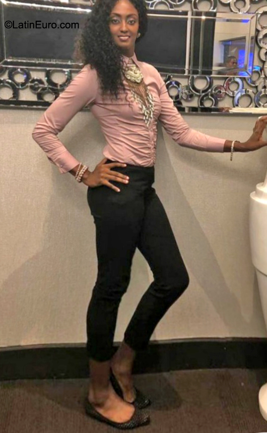 Date this charming Dominican Republic girl Elizabeth from Santo Domingo DO40305