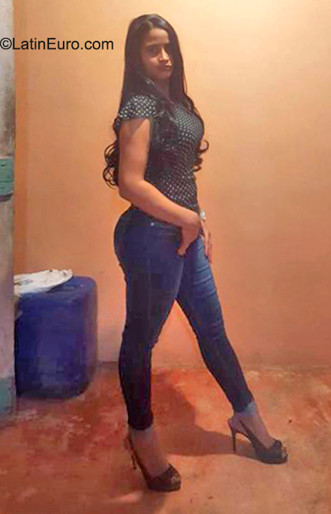 Date this exotic Dominican Republic girl Kary from La Vega DO40314