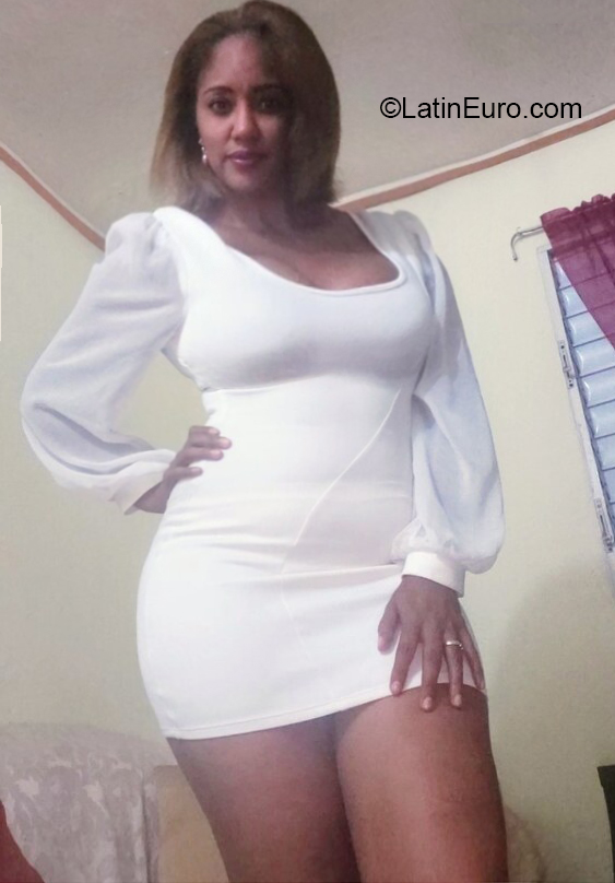 Date this fun Dominican Republic girl Iris from Higuey DO40846