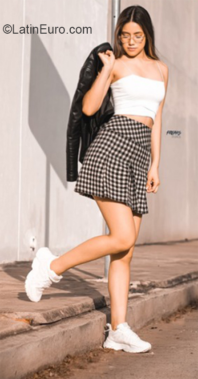 Date this sultry Bolivia girl Beatriz from Santa Cruz BO132