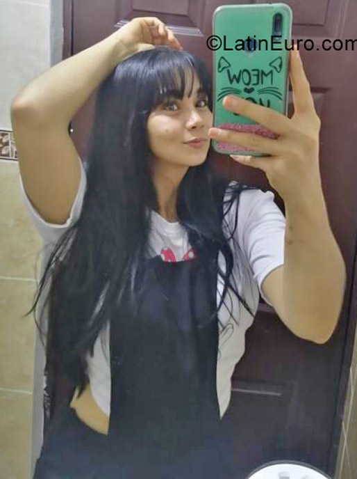 Date this foxy Colombia girl Martina from Cartagena CO31075