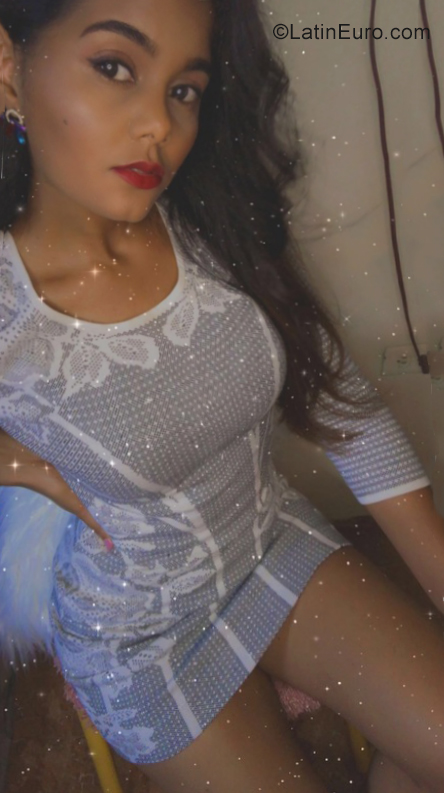 Date this attractive Dominican Republic girl Ana from Santo Domingo DO40370