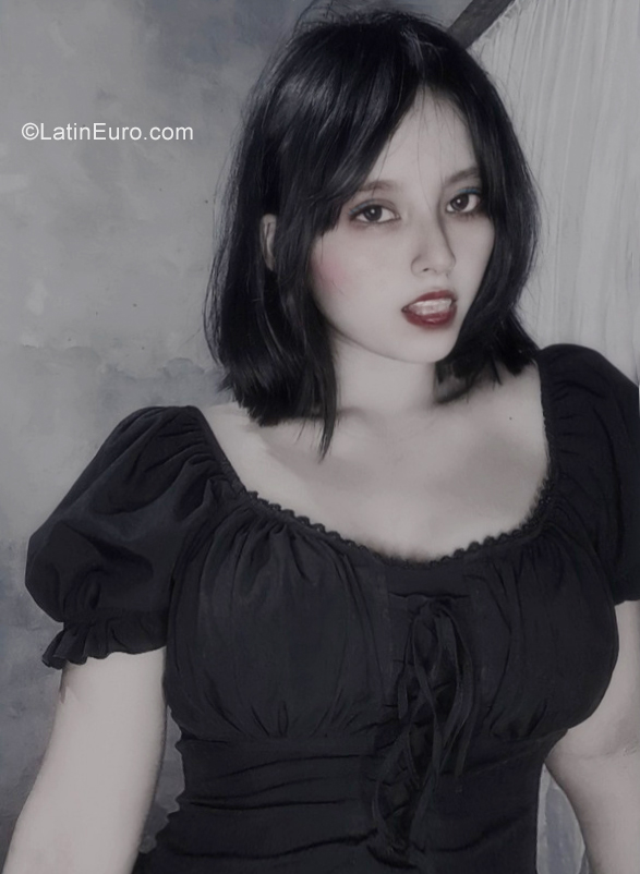 Date this tall Peru girl Lua from Lima PE1944