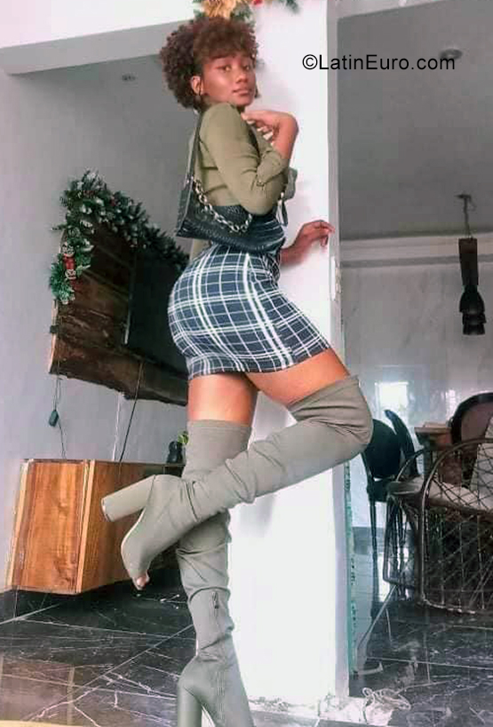 Date this delightful Dominican Republic girl Hillary from Santo Domingo DO40385