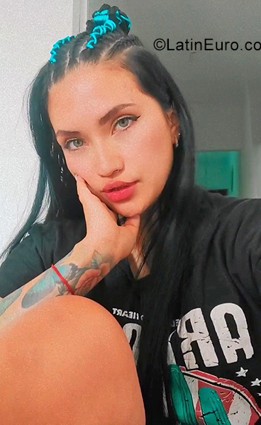 Date this pretty Brazil girl Clara from Sao Paulo BR11552