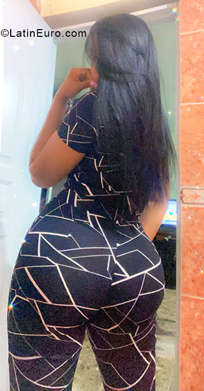 Date this voluptuous Dominican Republic girl Vanessa from Santo Domingo DO40404