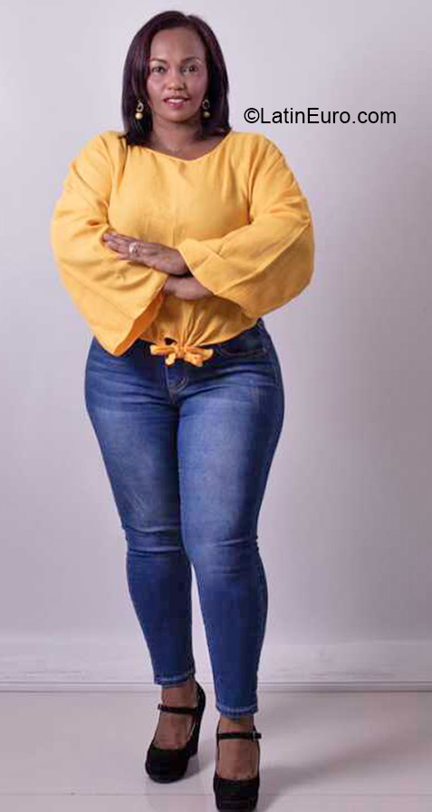 Date this exotic Dominican Republic girl Alfonsina from Santiago De Los Caballeros DO40681