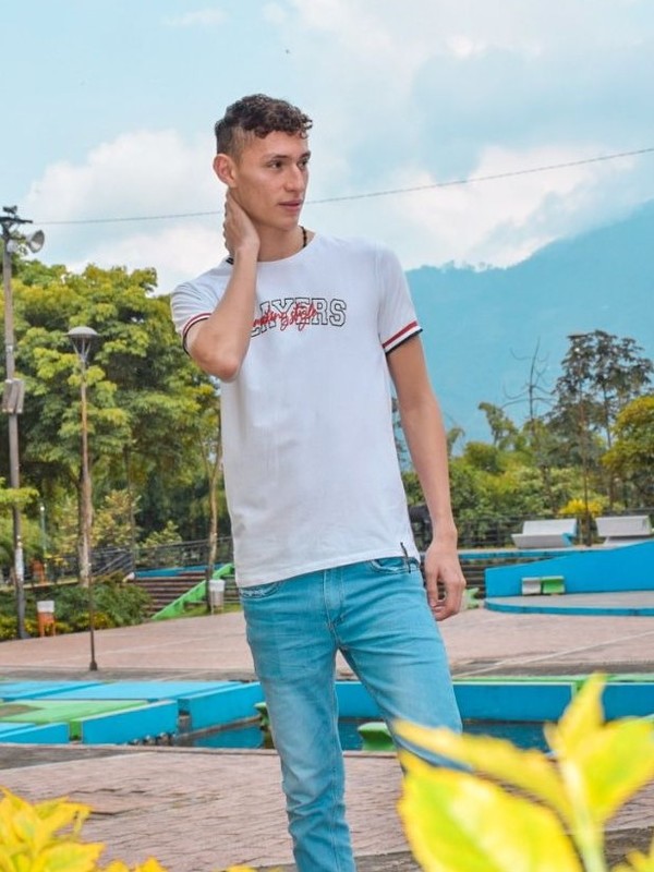 Date this hard body United States man Eliot from Ibague US21531