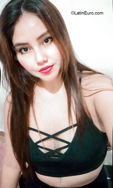 Date this athletic Bolivia girl Kattaleya from Santa Cruz BO133
