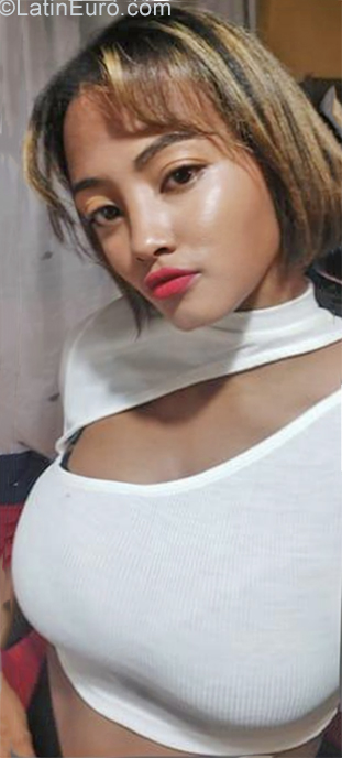 Date this voluptuous Dominican Republic girl Lorena from Santo Domingo DO40455