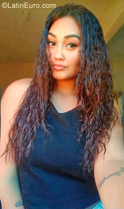 Date this nice looking Brazil girl Rayane from Rio De Janeiro BR11595