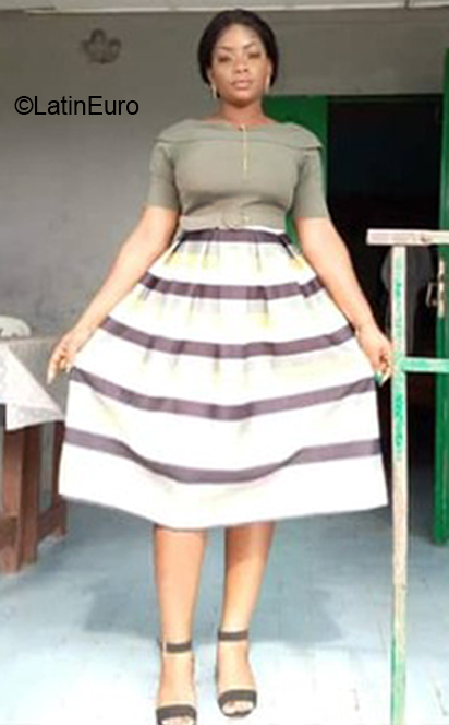 Date this happy United States girl Claire from Phoenix US25641