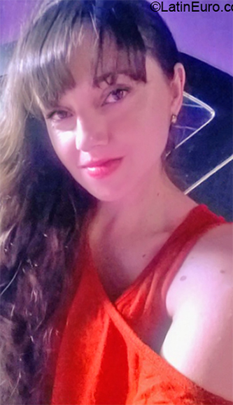 Date this nice looking El Salvador girl Yamileth from San Salvador SV175