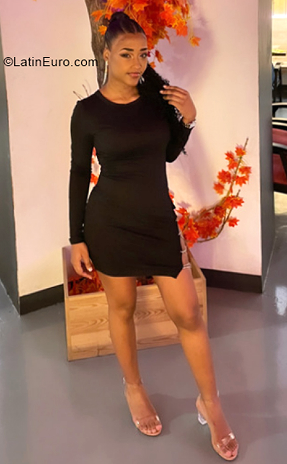 Date this foxy Spain girl Maria from Barcelona ES684