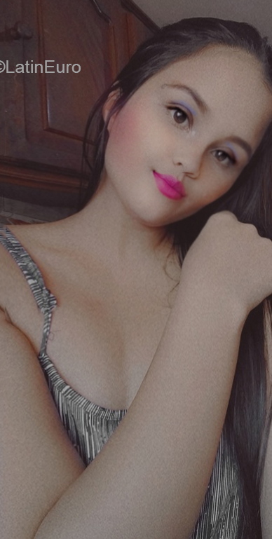 Date this stunning Venezuela girl Camilahiollm from Valencia VE4147