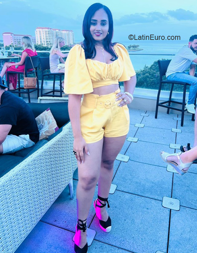 Date this voluptuous Dominican Republic girl Charimal from Santiago DO40594