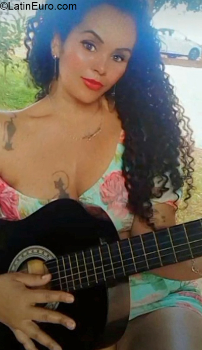 Date this lovely Brazil girl Amanda from Uberlandia BR11729