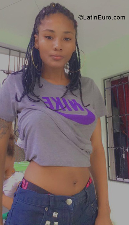 Date this hard body Dominican Republic girl Sofia from Puerto Plata DO40623