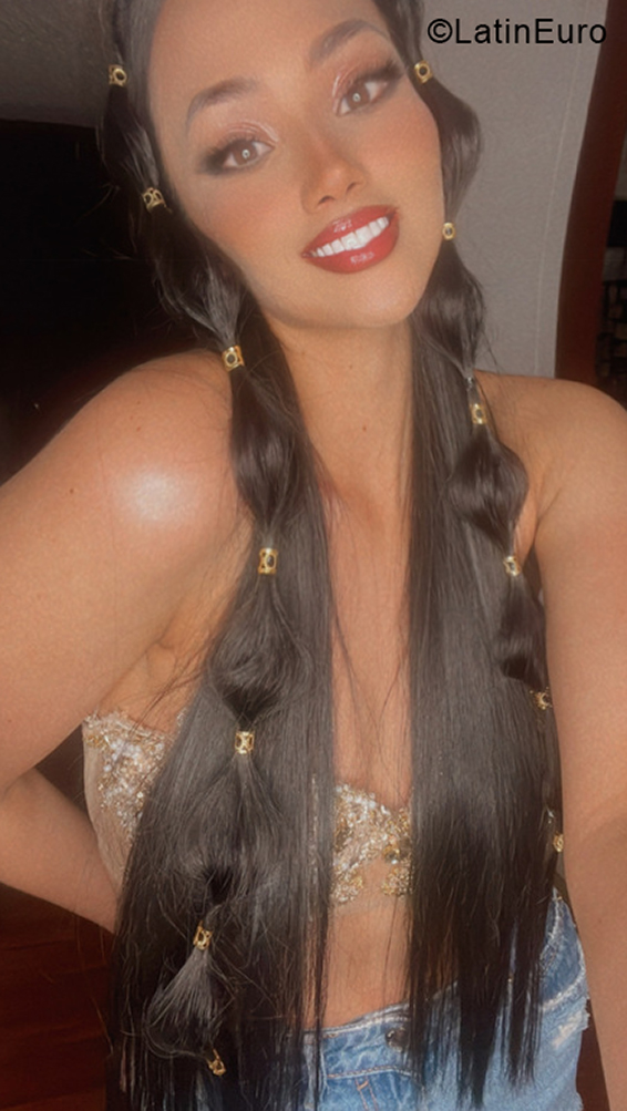 Date this fun Colombia girl Karla from Bogota CO31424