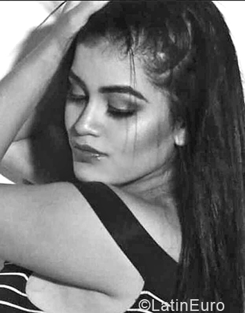 Date this gorgeous Colombia girl Mariana from Cali CO31470