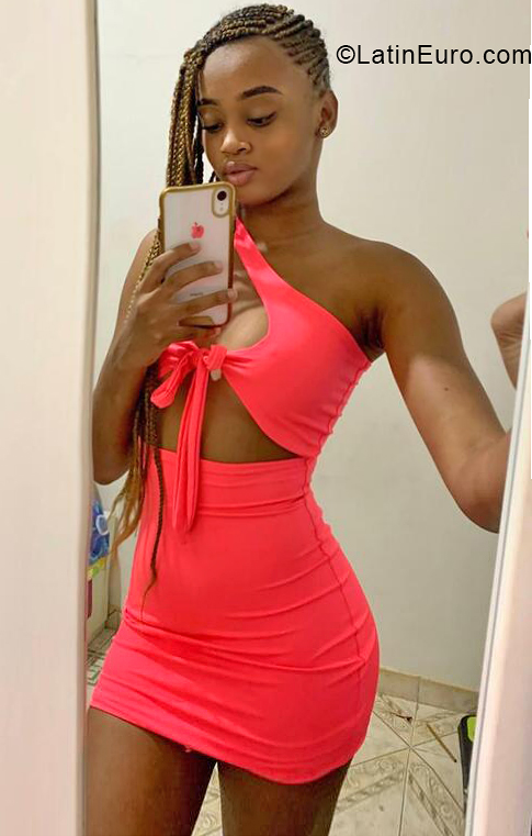 Date this good-looking Colombia girl Valentina from Cali CO33716