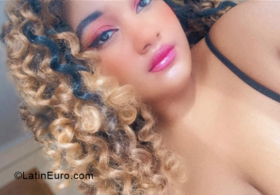 Date this funny Spain girl Galilea Walter from Valencia ES697