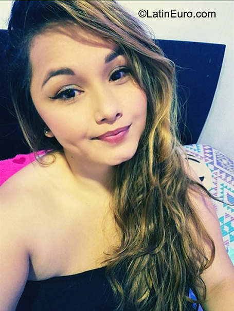 Date this young Colombia girl Deli from Pitalito CO31550