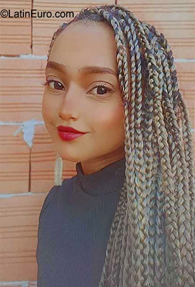 Date this charming Brazil girl Nely from Curitiba BR11757